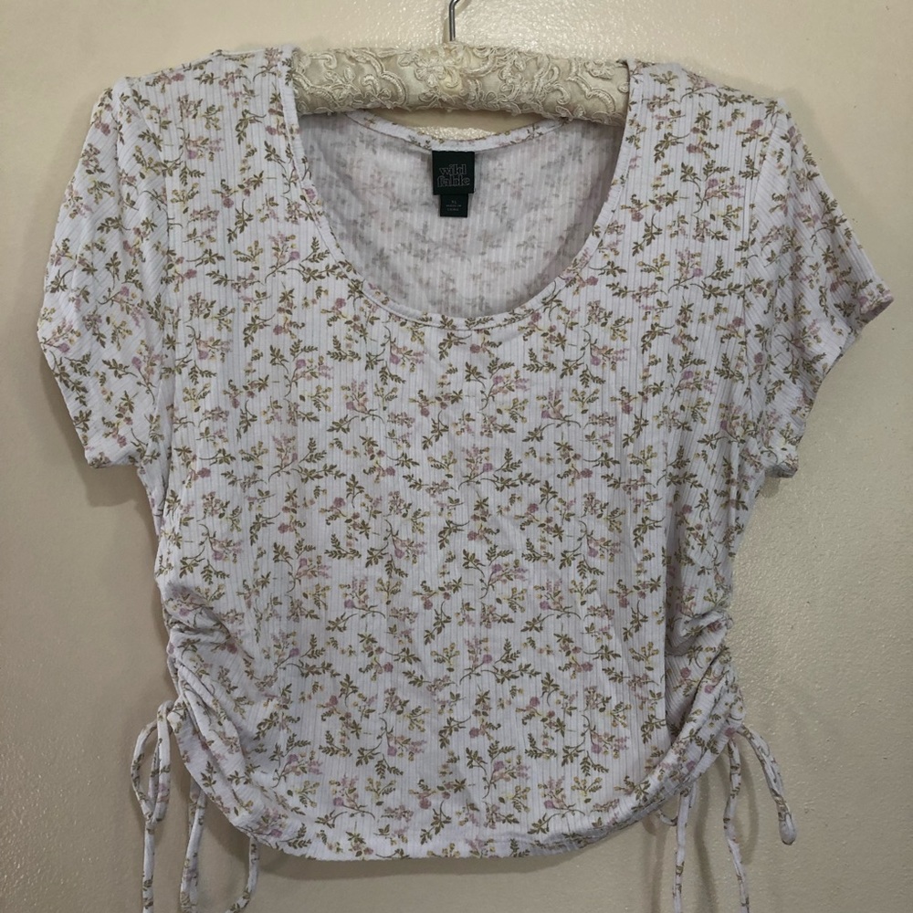 🔴Wild Fable floral Stretchy Crop  top. Scrunched sides short sleeves. Size XL. - Picture 5 of 14